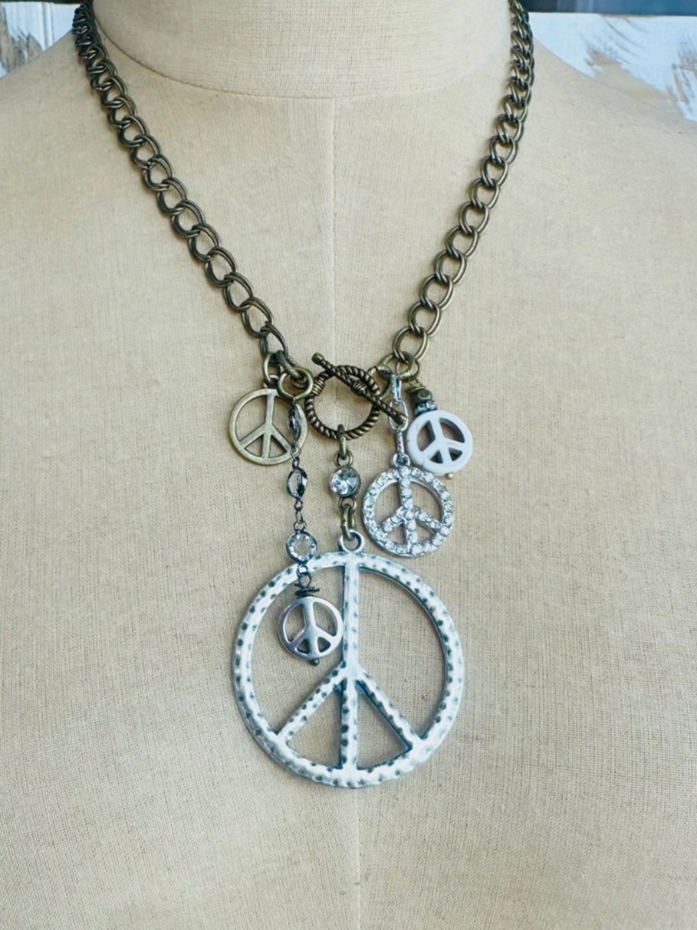 ❤️ BOHO GYPSY PEACE NECKLACE WITH CHARMS R3A